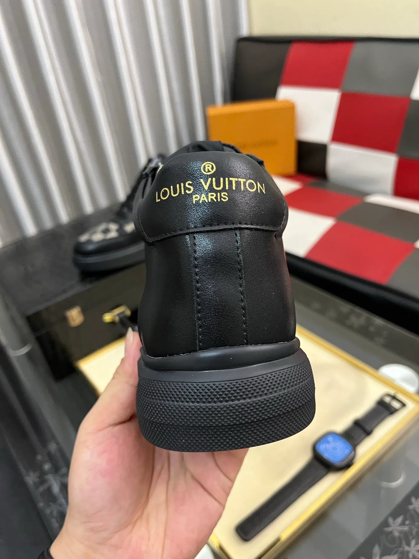 Men's shoes💰: 420⌚️⌚️"LOUI* VUITTO*" popular men's casual shoes, genuine Italian development💯purchase level quality✔️The upper is made of first-layer cowhide, comfortable and soft sheepskin foot pads⚡️Fashionable and versatile. The toe last shape is firm and full, and the soles are made from LV original molds and can be moved in and out of the counter at will. Light and comfortable on the foot~purely handmade, details determine quality! Size:38-442️⃣Colors available